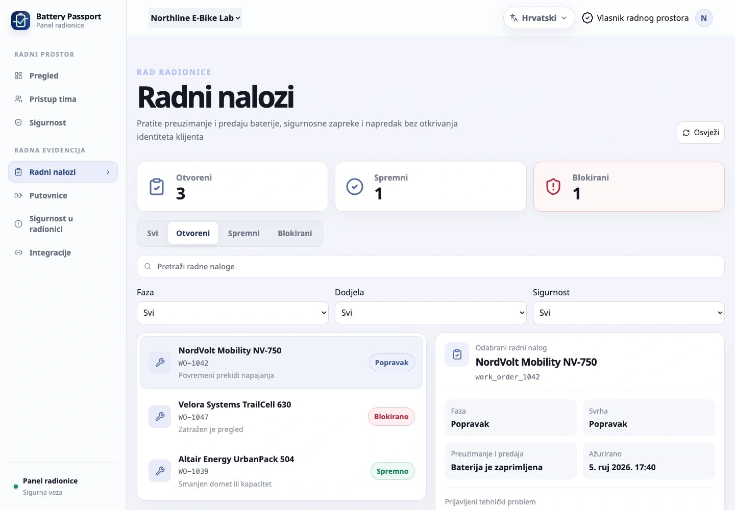 Upravljajte servisom putem web ploče: Tehničar radi s baterijom u mobilnoj aplikaciji, a vlasnici i voditelji prate rad servisa putem web ploče.